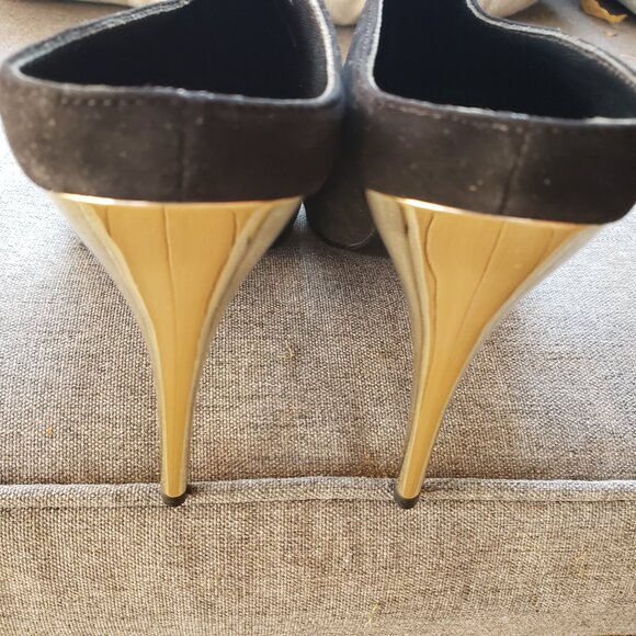 EUC Guess by MARCIANO jet black suede gold heel pointy toe mule (7.5) slides - Picture 8 of 9